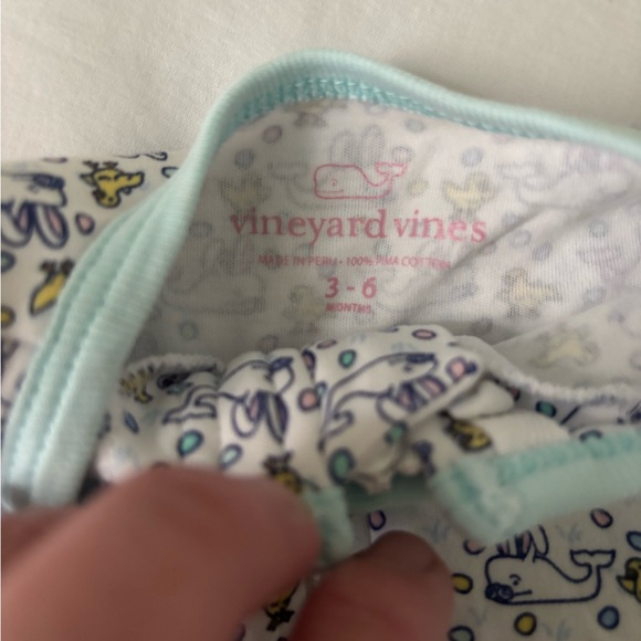 Vineyard‎ Vines Easter one piece - Picture 3 of 6